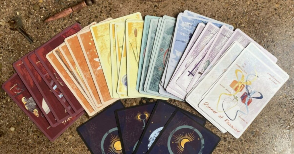 Tarot ou Oracle : comment choisir l'allié de votre intuition ?